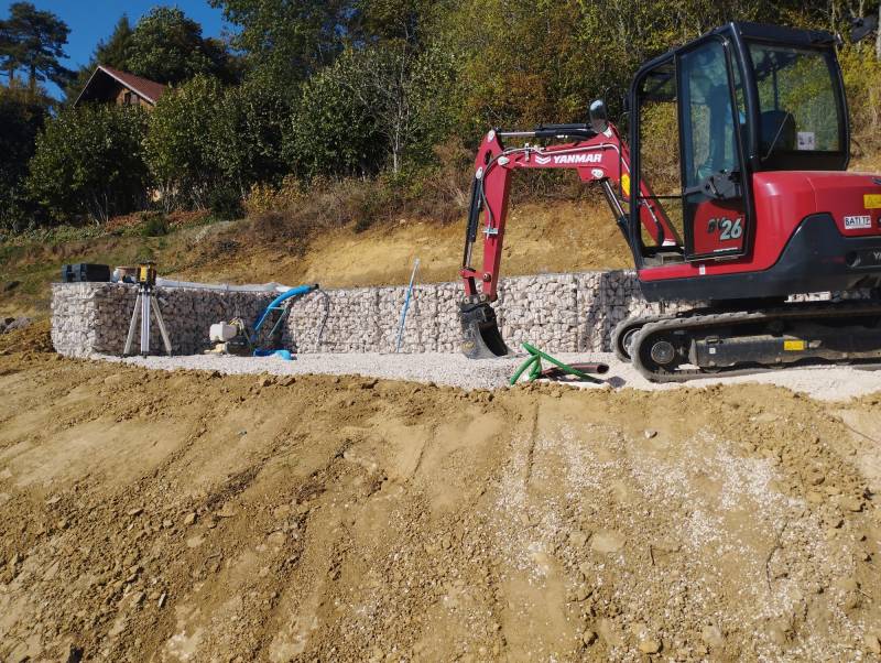 Travaux de terrassement d'un chemin d'accès pour y recevoir une tiny house sur le secteur de Sombernon près de Dijon
