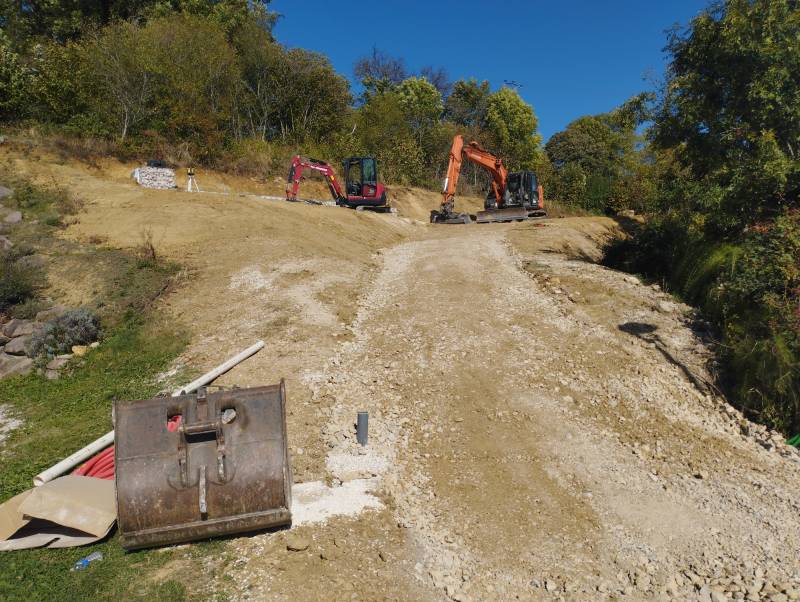 Travaux de terrassement d'un chemin d'accès pour y recevoir une tiny house sur le secteur de Sombernon près de Dijon
