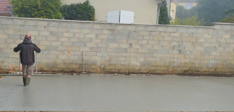 travaux de terrassement et le coulage d'une dalle exterieur pour un hangar de 80 m2 sur le secteur de velars sur ouche près de dijon