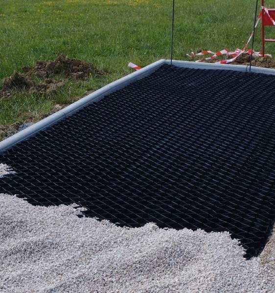 Travaux de terrassement d'un parking de livraison pour la commune, sur le secteur de savigny sous malain près de dijon.